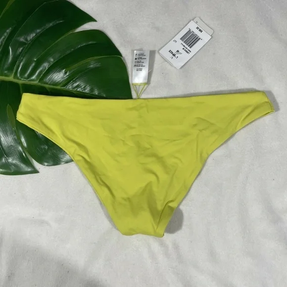 NWT L Space [ SZ Medium ] Sensual Solid‎ Sandy Bikini Bottoms Limelight